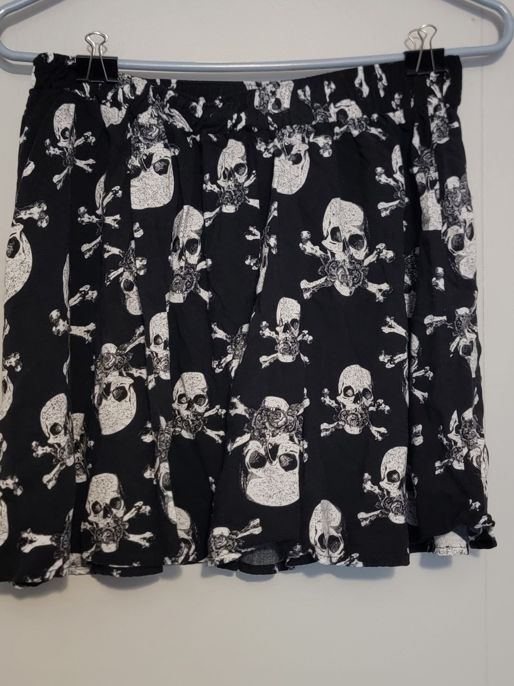 Hot Topic Black Skater Skirt with White Skull Print Size Small
